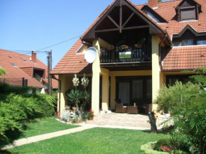Отель Edit Vendégház  Харкань